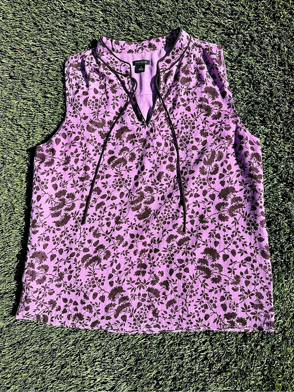 Ann Taylor Floral Sleeveless Blouse in Purple Size Medium